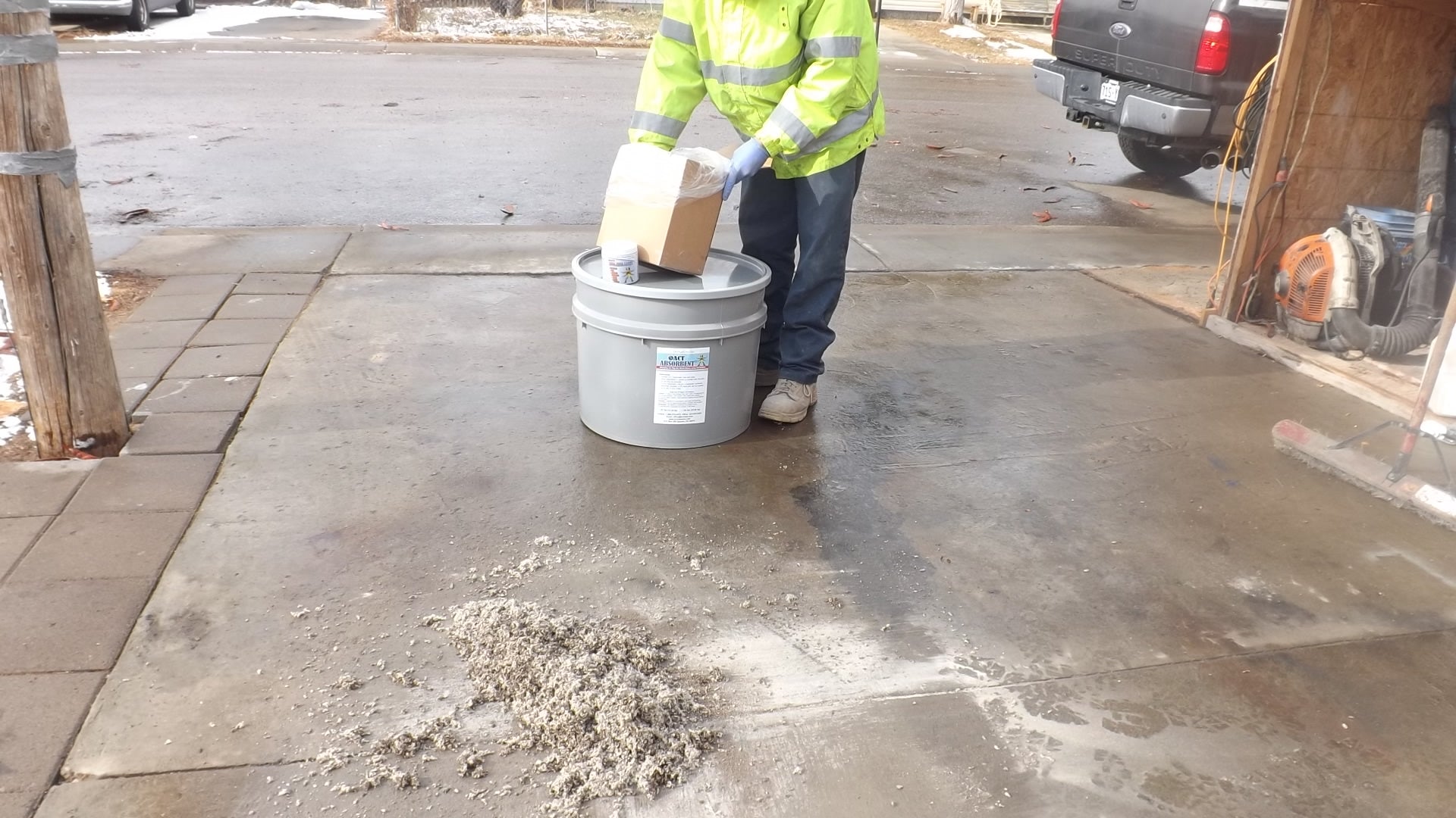 ACT Absorbent – Eco-Friendly Oil & Chemical Spill Absorbent for Concrete, Asphalt, and Soil | Microbial Formula | Fast Spill Response