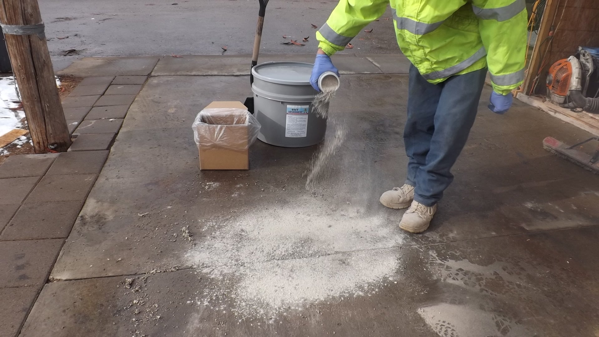 ACT Absorbent – Eco-Friendly Oil & Chemical Spill Absorbent for Concrete, Asphalt, and Soil | Microbial Formula | Fast Spill Response